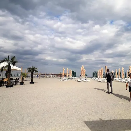 Economy Cozy 2br Apartment, Ciresica, At Mamaia Entry 康斯坦察
